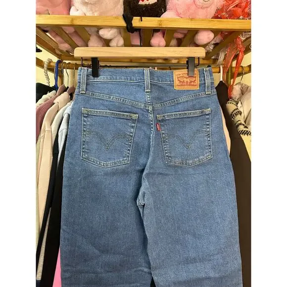 Levi's High Rise Women’s Jeans in Classic Blue Denim - Picture 10 of 11